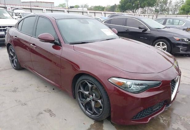 Alfa Romeo Giulia cena 72000 przebieg: 128311, rok produkcji 2018 z Wołczyn małe 46